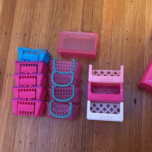 150+ shopkins bundle - Picture 5 of 6